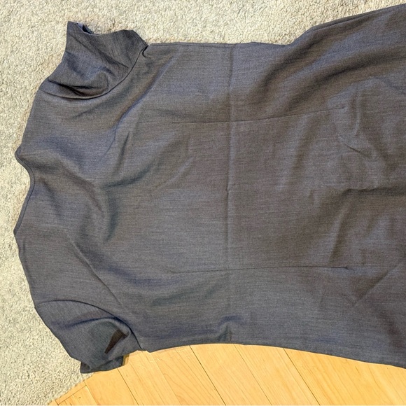 FIGS Gray women’s XXS Scrub Top - Picture 3 of 3